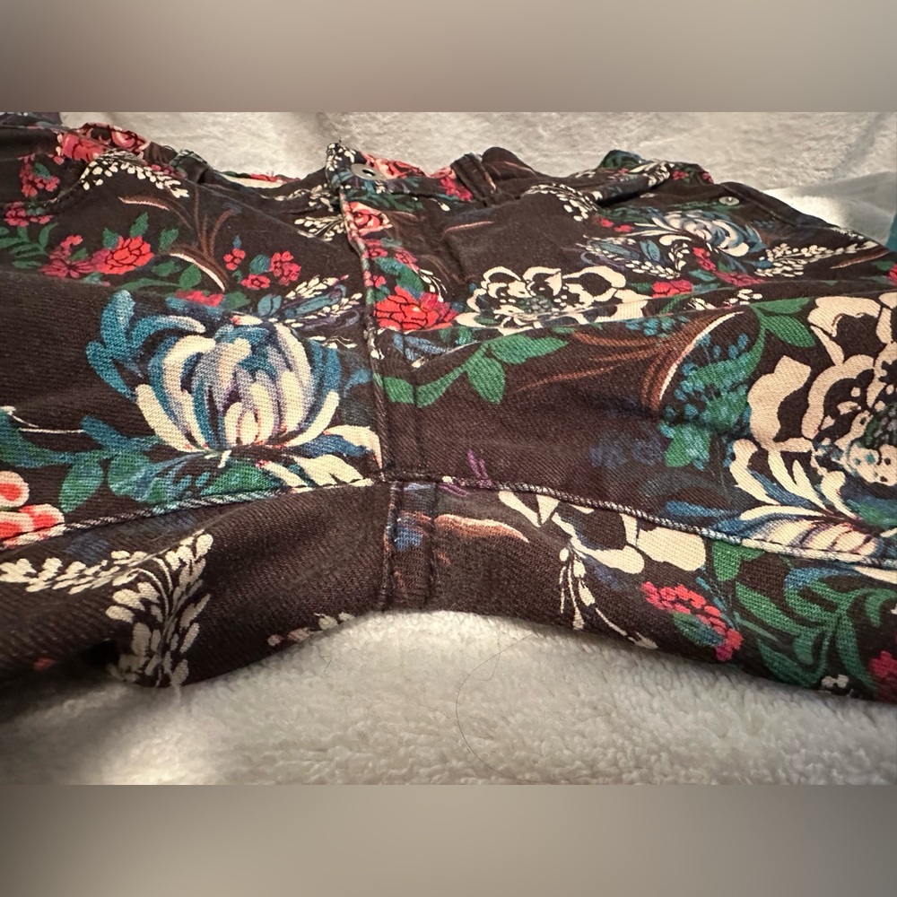 LIKE NEW- Anthropologie Pilcro Mid Rise Skinny Black Floral Jeans - Picture 10 of 16
